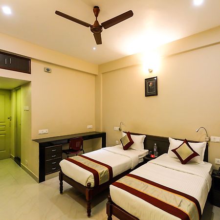 Oyo Flagship 12665 Chrompet Hotel Ченай Екстериор снимка