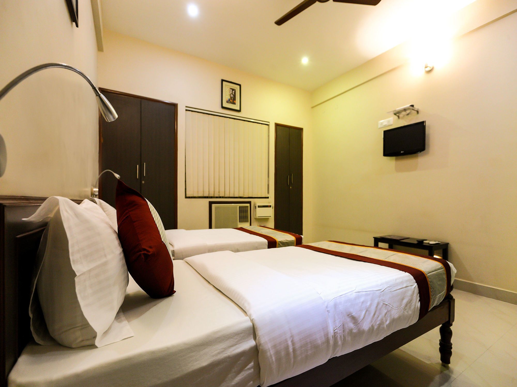 Oyo Flagship 12665 Chrompet Hotel Ченай Екстериор снимка